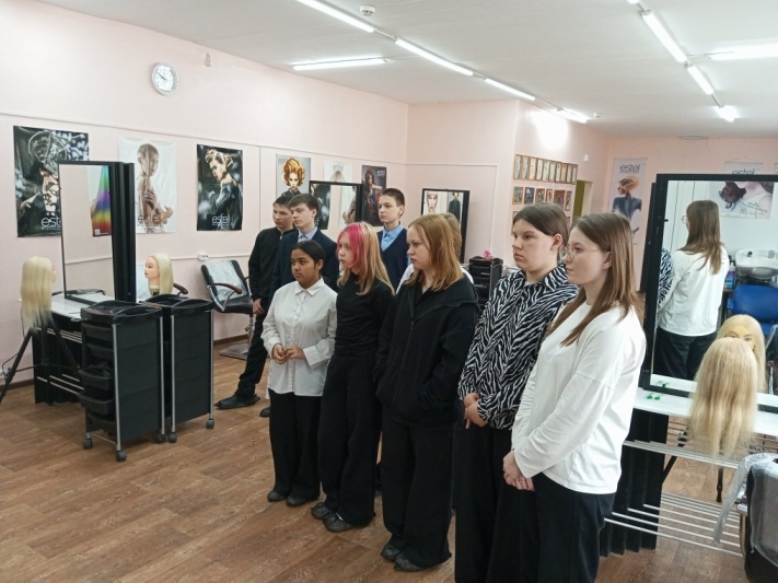 27 марта 2026 года в отделении г.Кораблино ОГБПОУ «РК» для обучающихся Кораблинской средней школы им.Героя Российской Федерации И.В. Сарычева были проведены профессиональные пробы по профессии «Парикмахер»